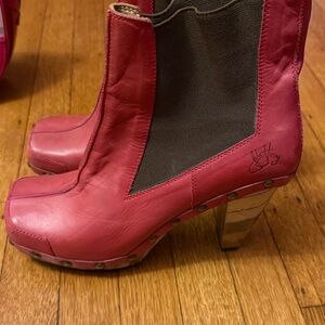 John Fluevog FAITHS CERTITUDE Red Leather Ankle Boots Platform High Heel Studs 9